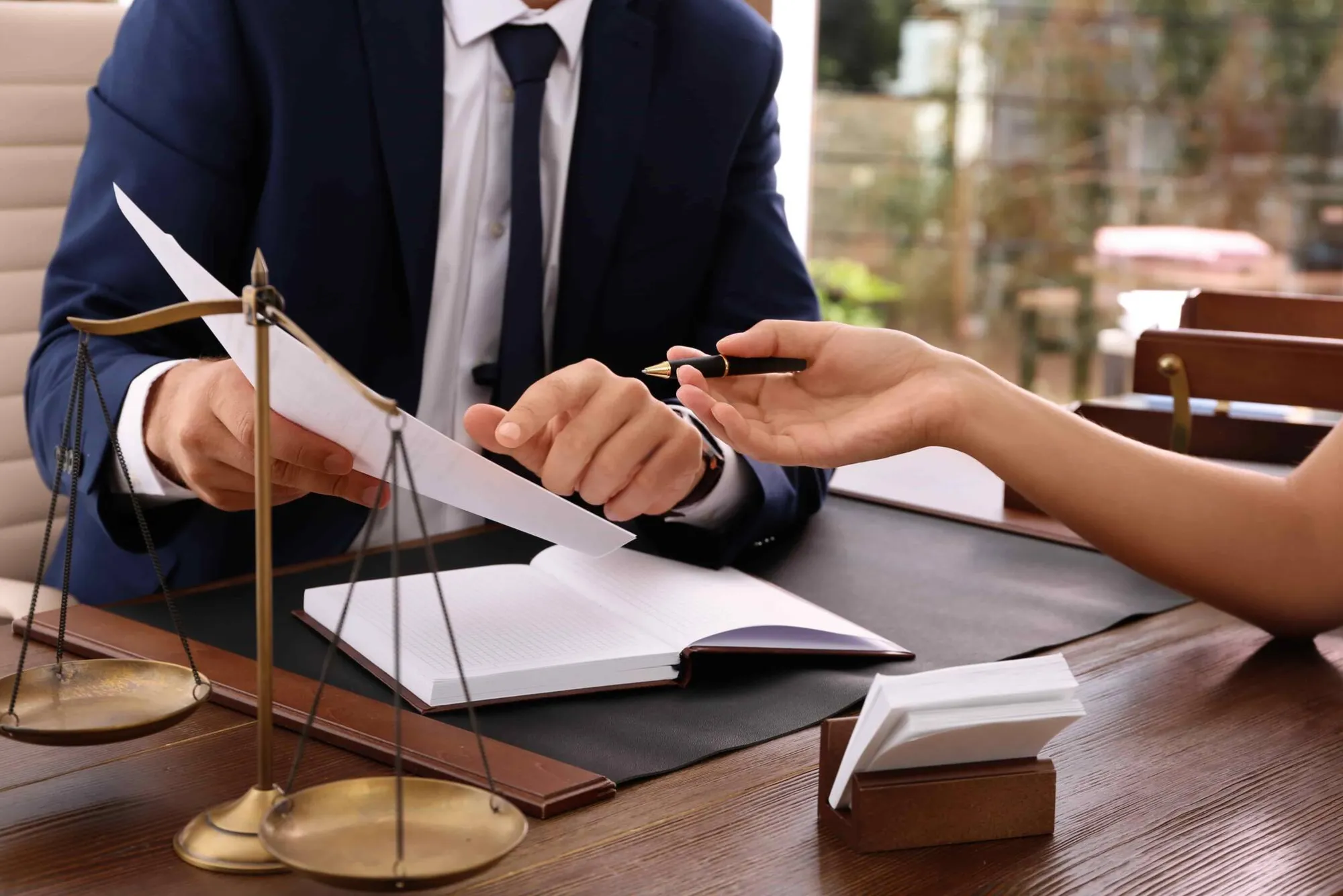 Do Advocates in Dubai Handle Cases Related to International Employment Law